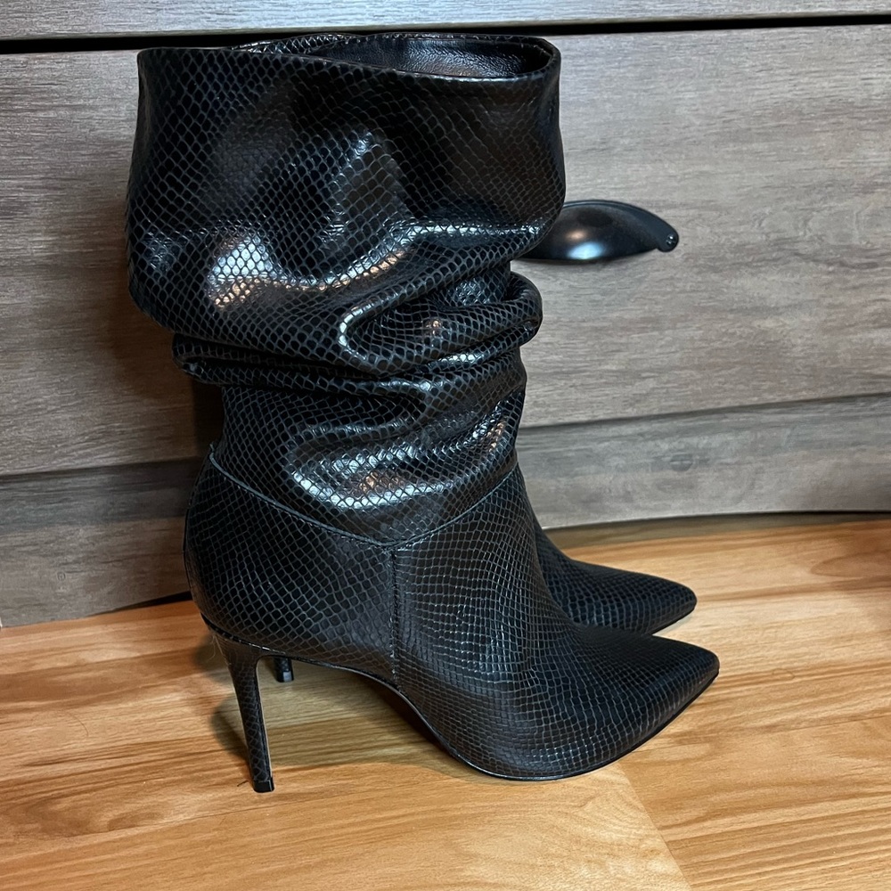 Schultz Ashlee boot. Size 7.5. Black snakeskin